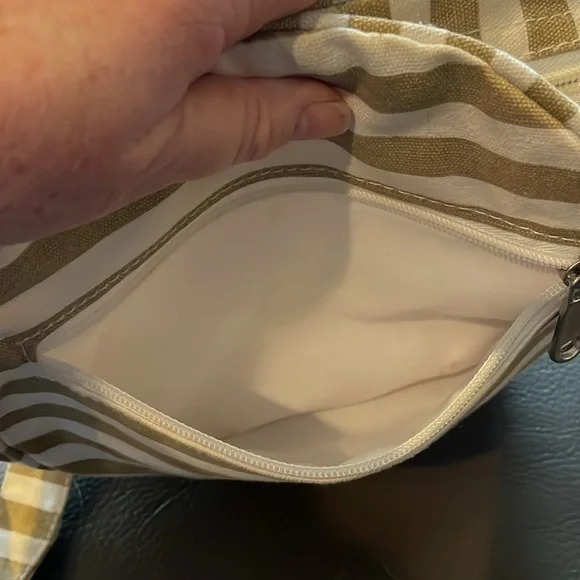 Sun N Sand accessories tan/white stripped purse with Pineapple design - Picture 6 of 6